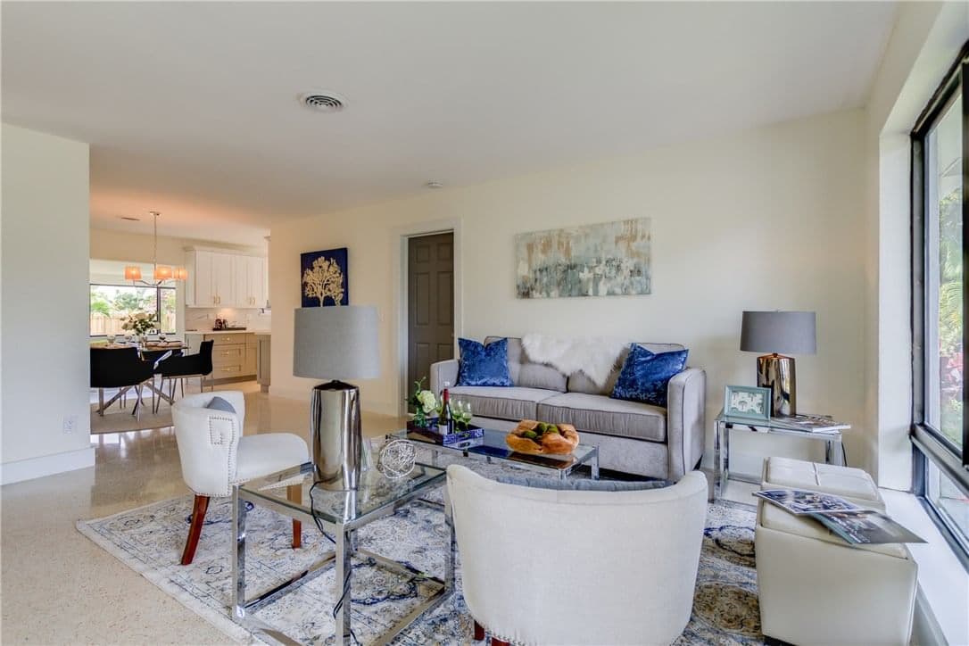 1-bedroom Condo — 2899 Collins Ave #1420, Miami Beach, FL 33140