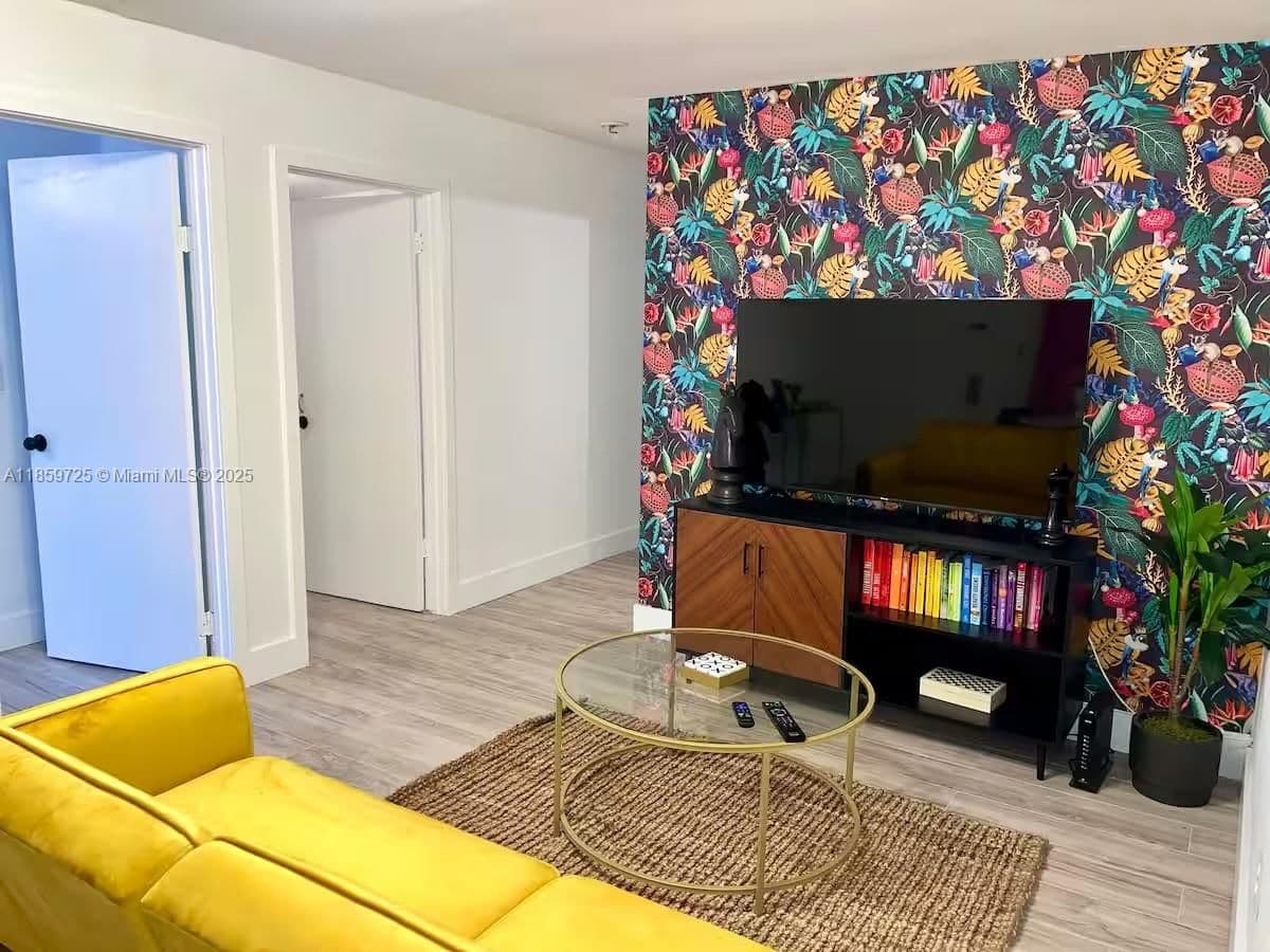 2+1 Mülk — 2701 24th Ct #R, Miami, FL 33142