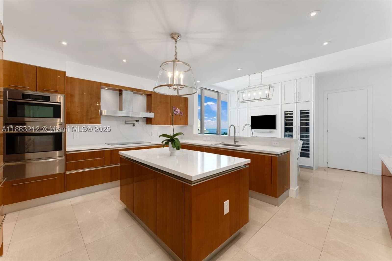 3-bedroom Condo — 2627 Bayshore Dr #2801, Miami, FL 33133