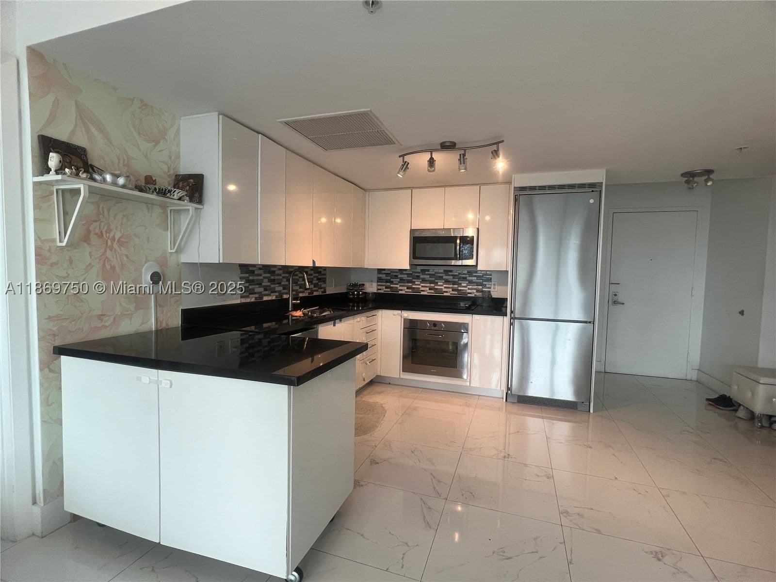 3+1 Condo — 92 3rd St #3803, Miami, FL 33130