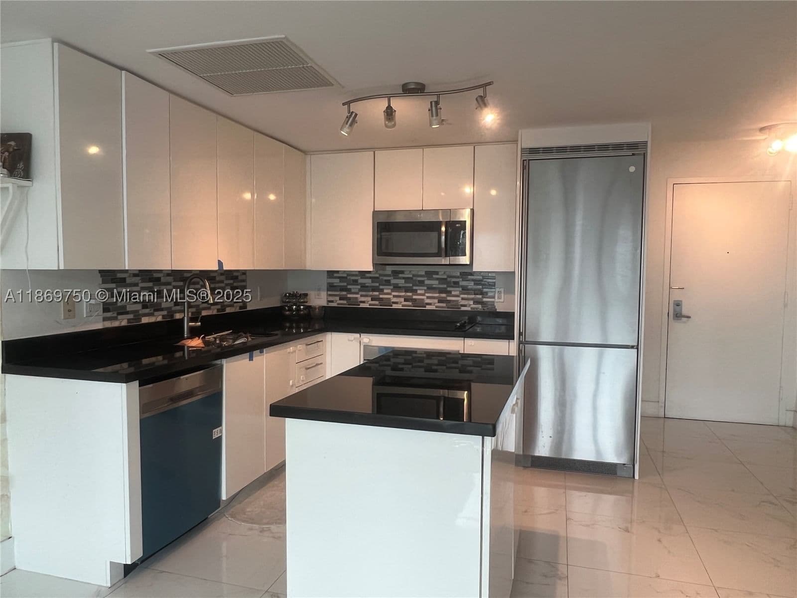 3+1 Condo — 92 3rd St #3803, Miami, FL 33130
