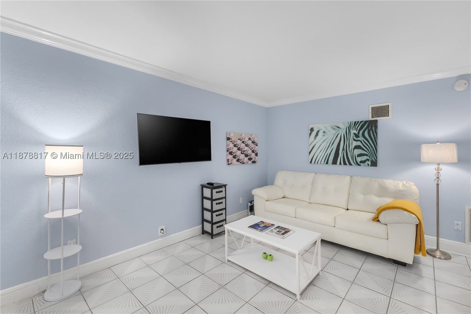 1+1 Kooperatif — 350 Collins Ave #103, Miami Beach, FL 33139