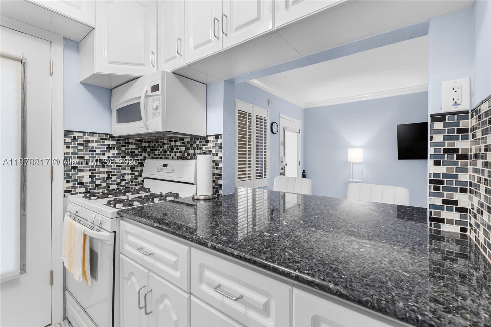 1+1 Kooperatif — 350 Collins Ave #103, Miami Beach, FL 33139
