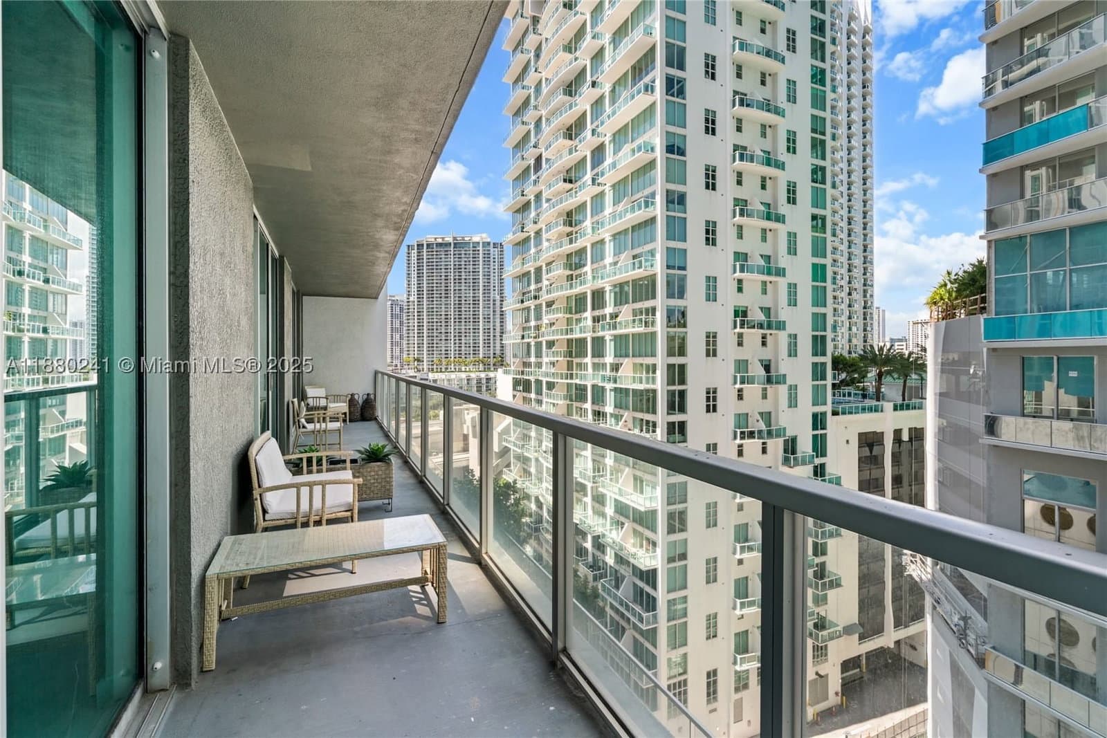 2+1 Condo — 55 6th St #1203, Miami, FL 33131