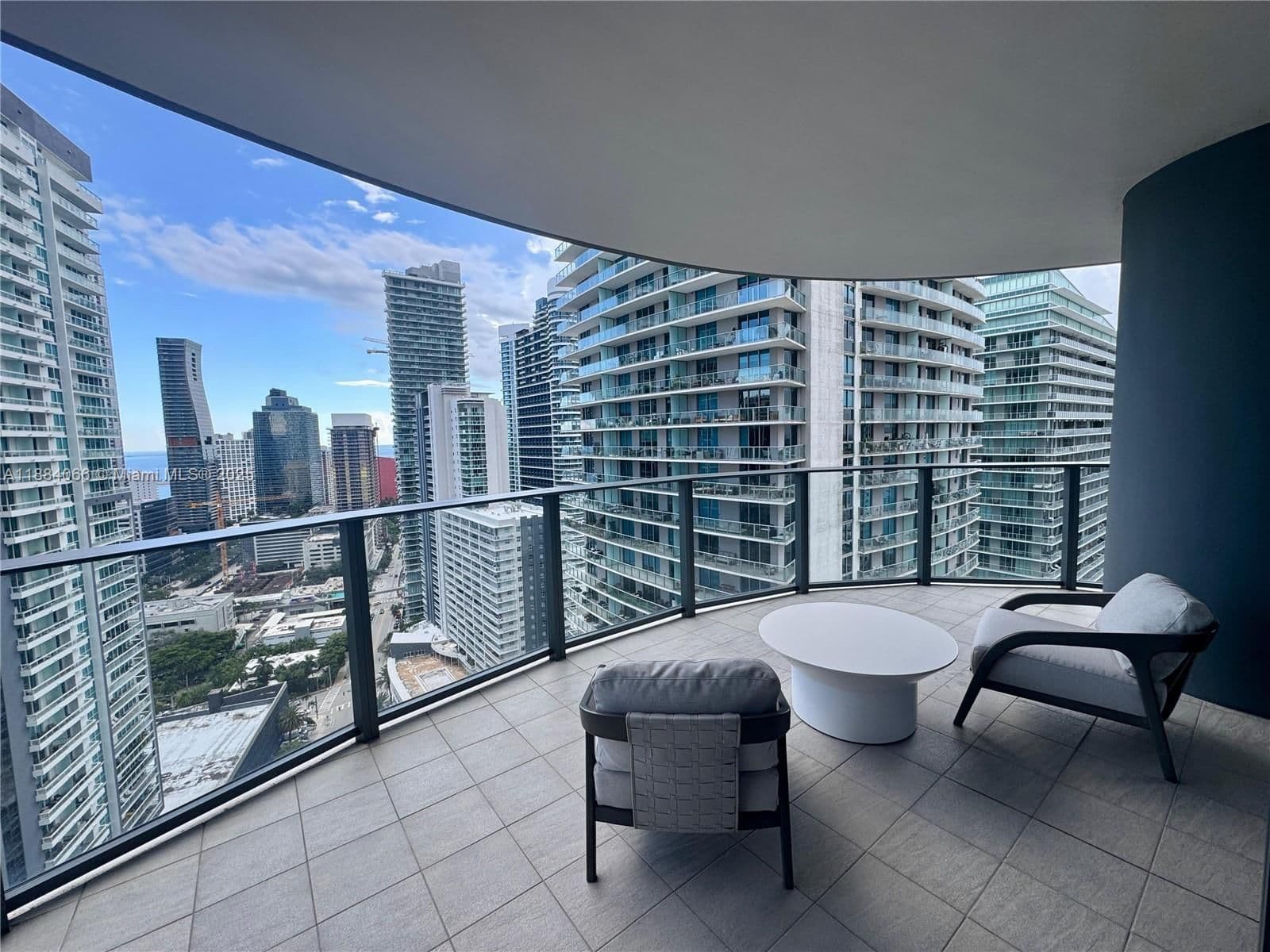 3-bedroom Condo — 1000 Brickell Plz #3302, Miami, FL 33131