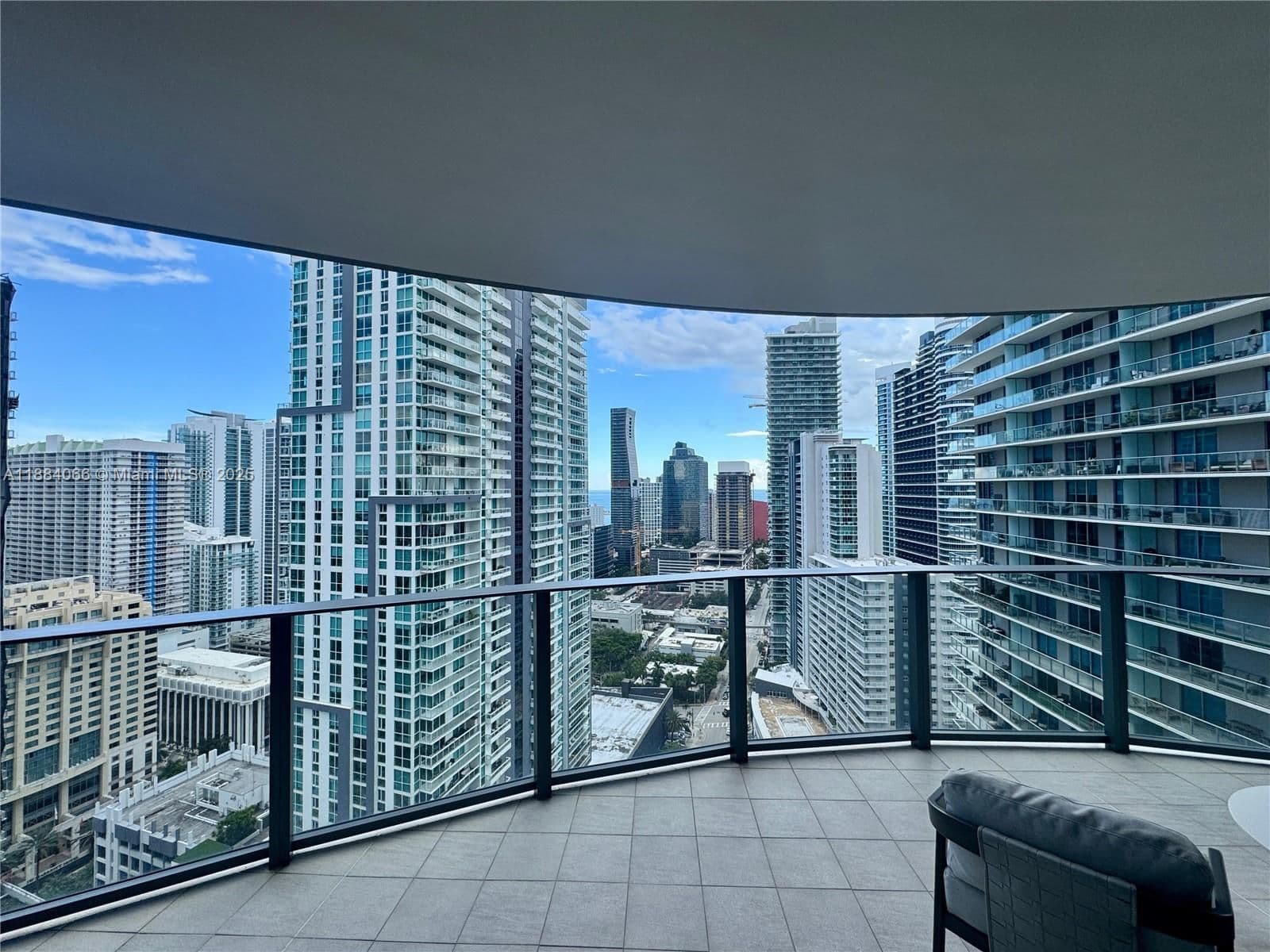 3-bedroom Condo — 1000 Brickell Plz #3302, Miami, FL 33131