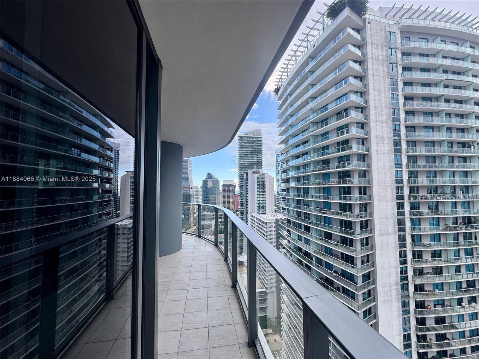 3-bedroom Condo — 1000 Brickell Plz #3302, Miami, FL 33131