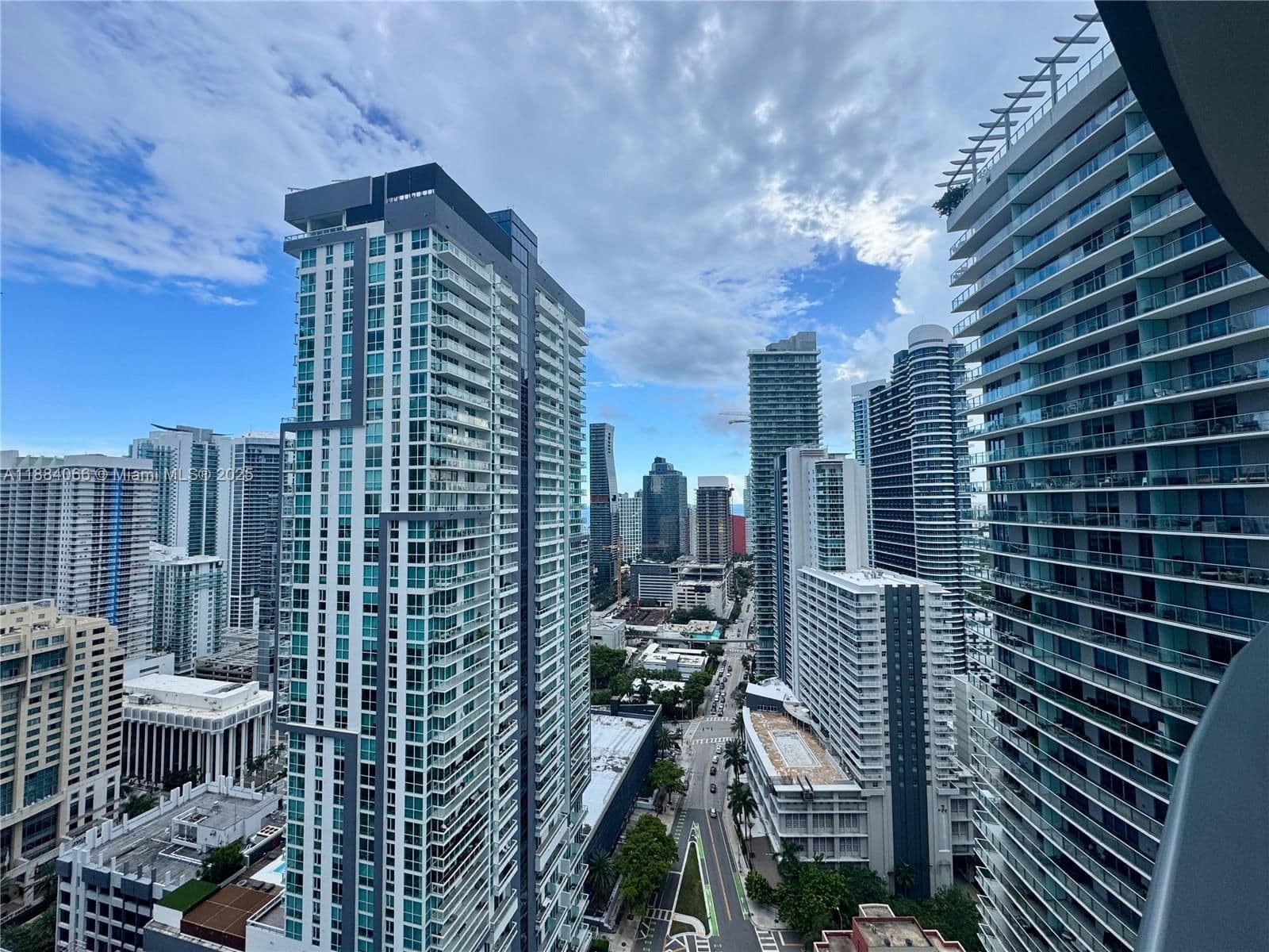 3-bedroom Condo — 1000 Brickell Plz #3302, Miami, FL 33131