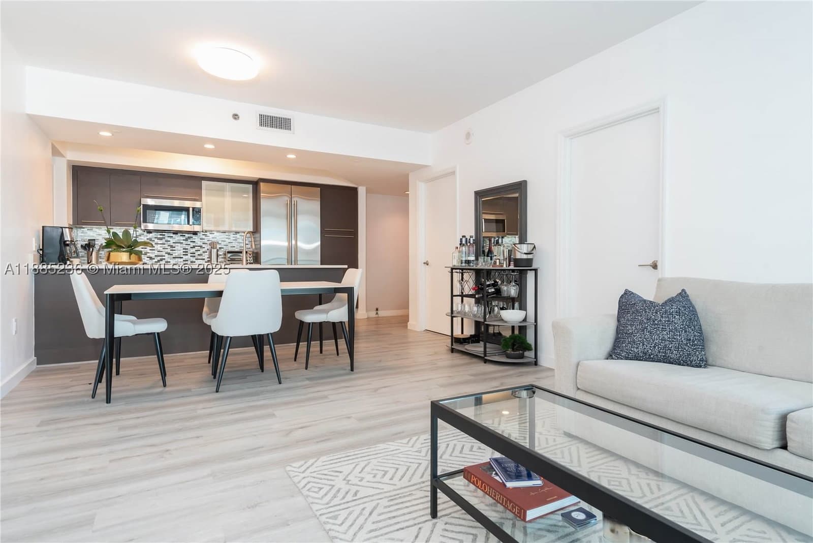 2-bedroom Condo — 55 6th St #3403, Miami, FL 33131