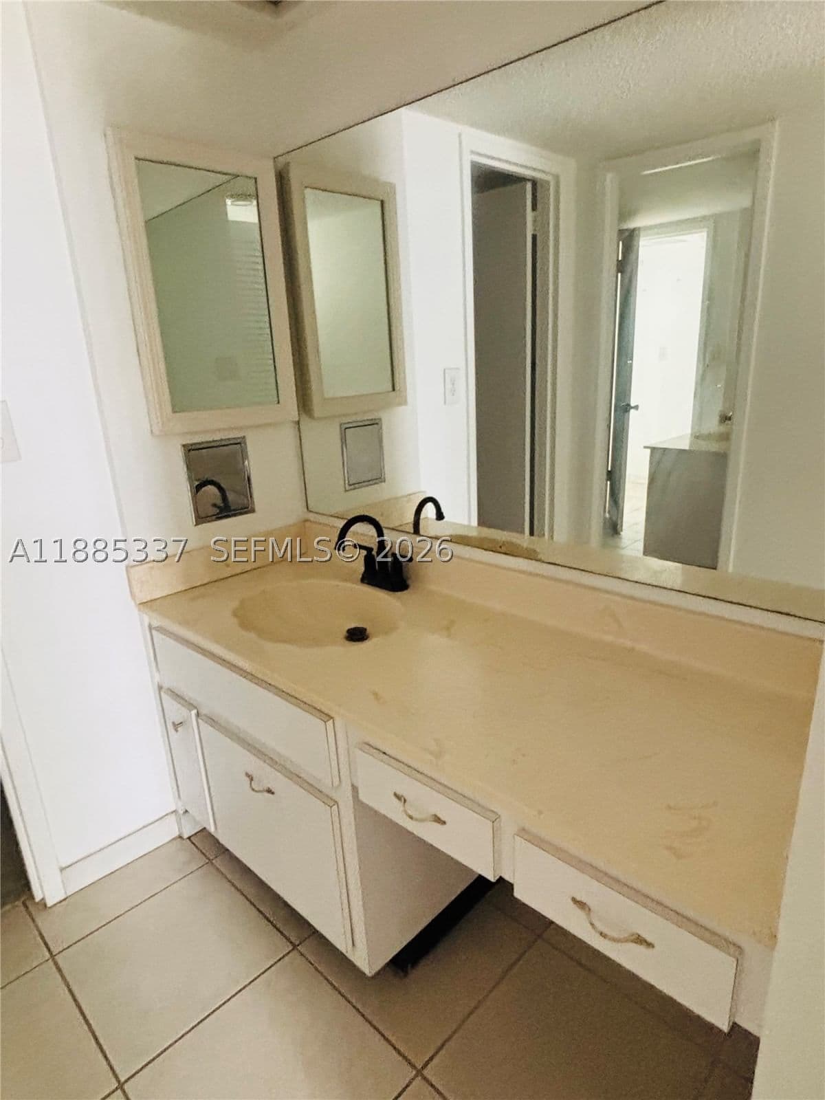 1+1 Condo — 5701 Collins Ave #709, Miami Beach, FL 33140