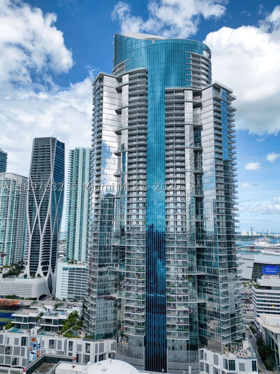 2+1 Condo — 851 1st Ave #806, Miami, FL 33132
