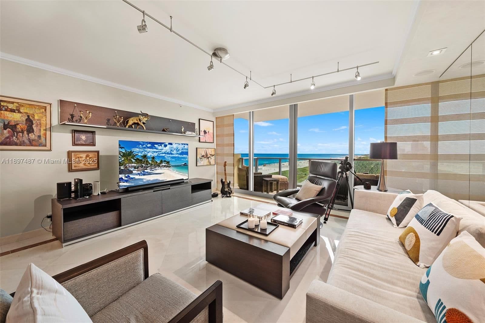 2-bedroom Condo — 1455 Ocean Dr #1003, Miami Beach, FL 33139