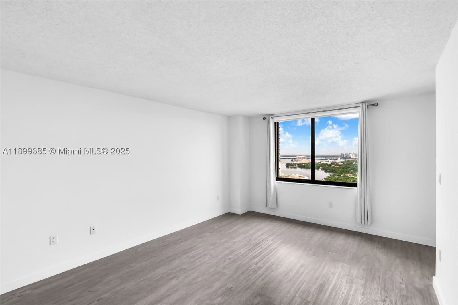 1+1 Condo — 2333 Brickell Ave #PH208, Miami, FL 33129