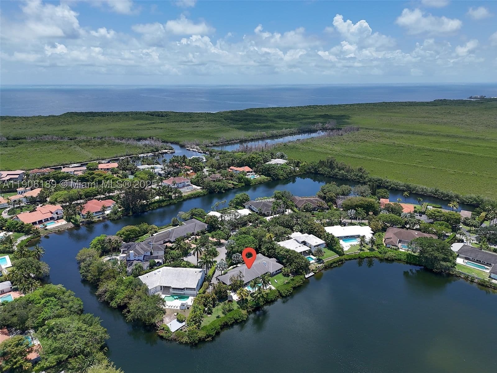 5+1 Müstakil ev — 415 Rovino Ave, Coral Gables, FL 33156