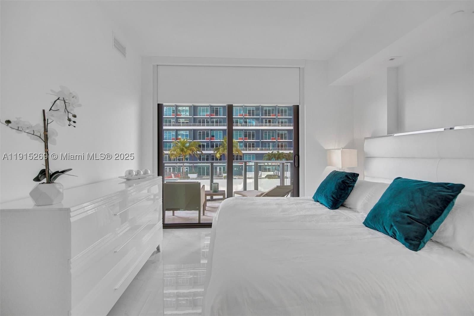 1-bedroom Condo — 1300 Miami Ave #1407, Miami, FL 33130