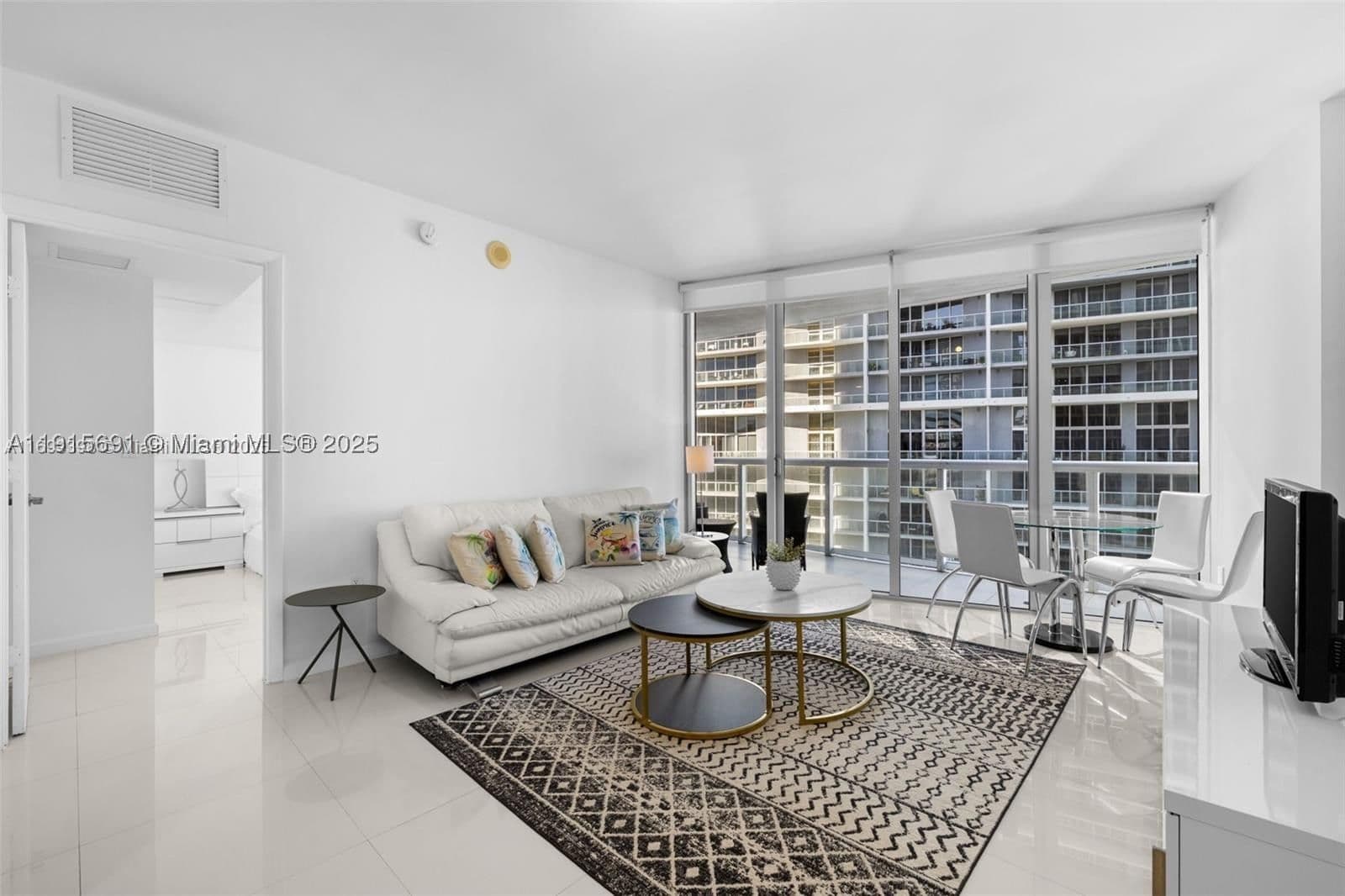 1+1 Condo — 495 Brickell Ave #2206, Miami, FL 33131