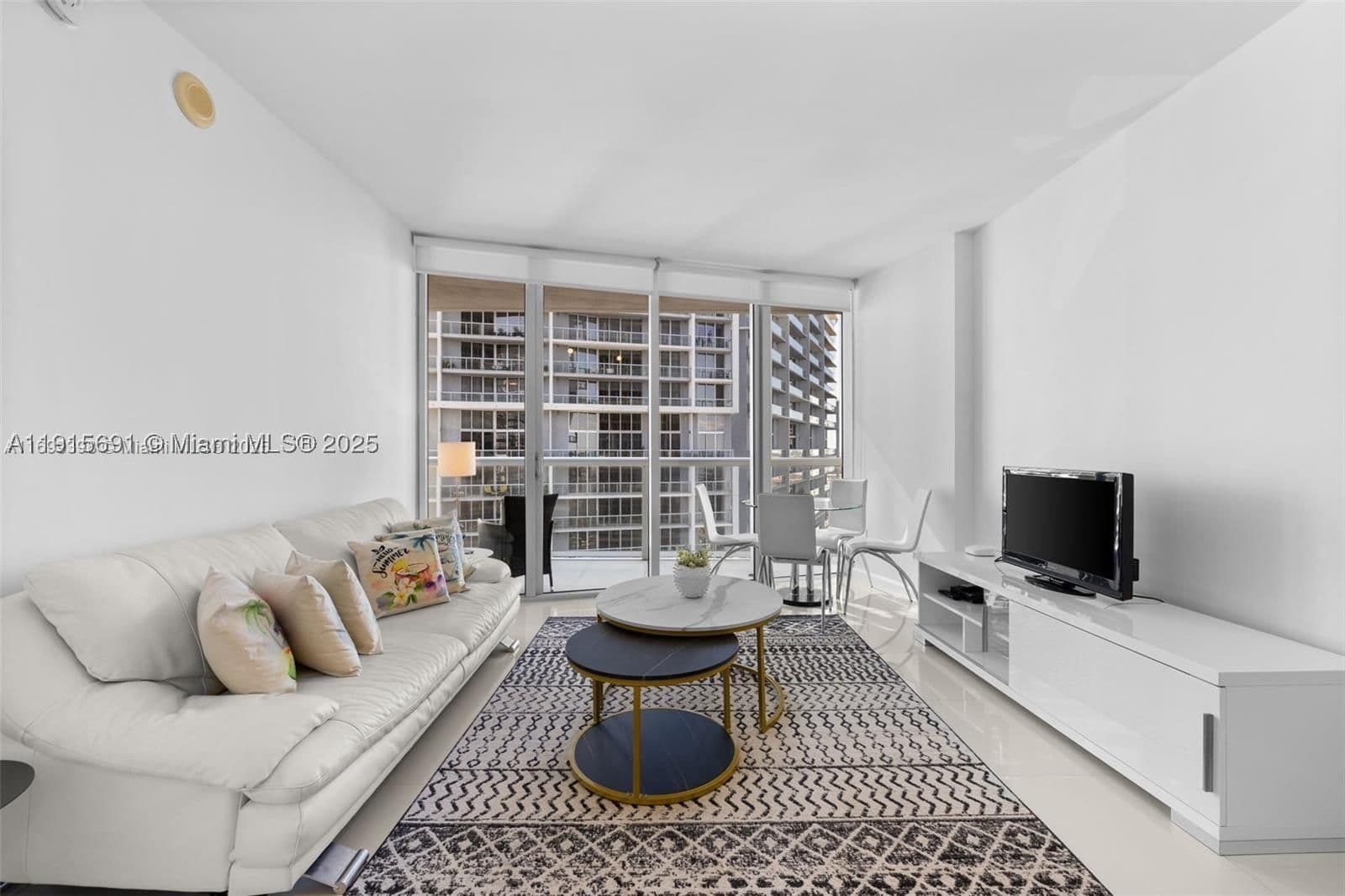 1+1 Condo — 495 Brickell Ave #2206, Miami, FL 33131