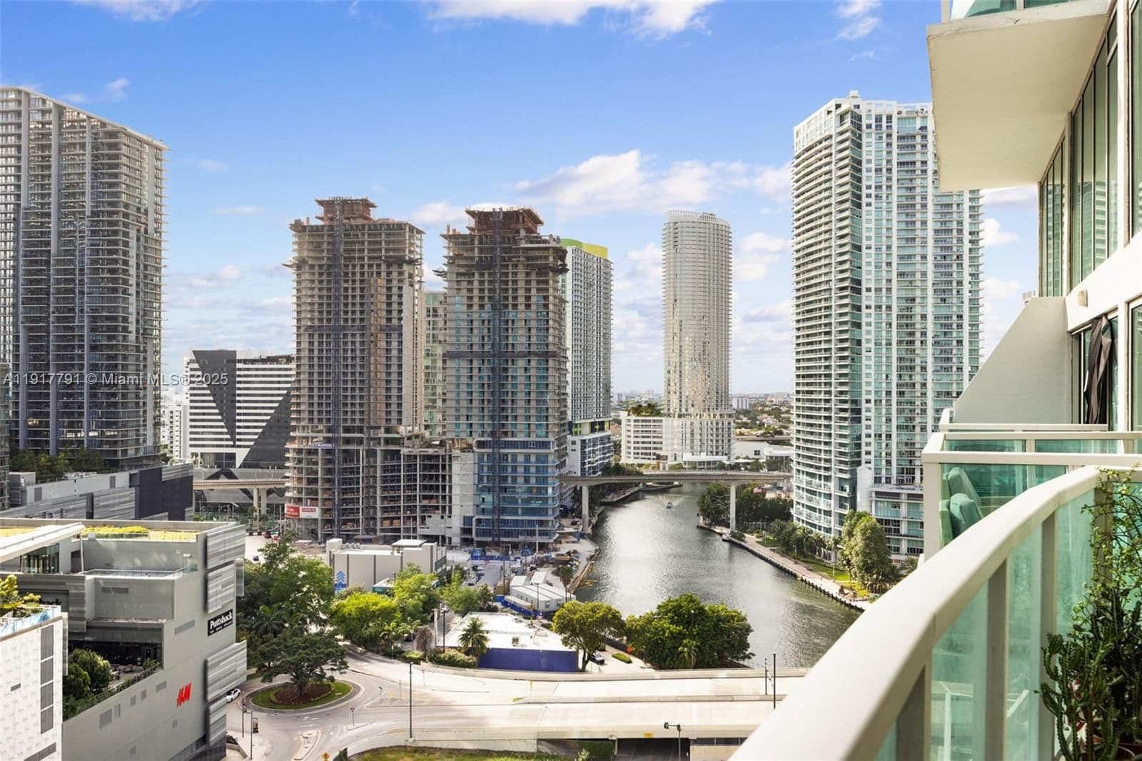 2-bedroom Condo — 41 5th St #1210, Miami, FL 33131