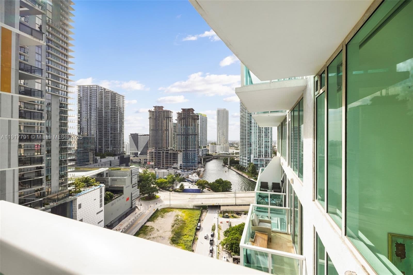 2-bedroom Condo — 41 5th St #1210, Miami, FL 33131