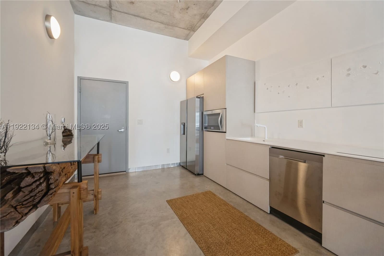 1+1 Condo — 2001 Meridian Ave #512, Miami Beach, FL 33139