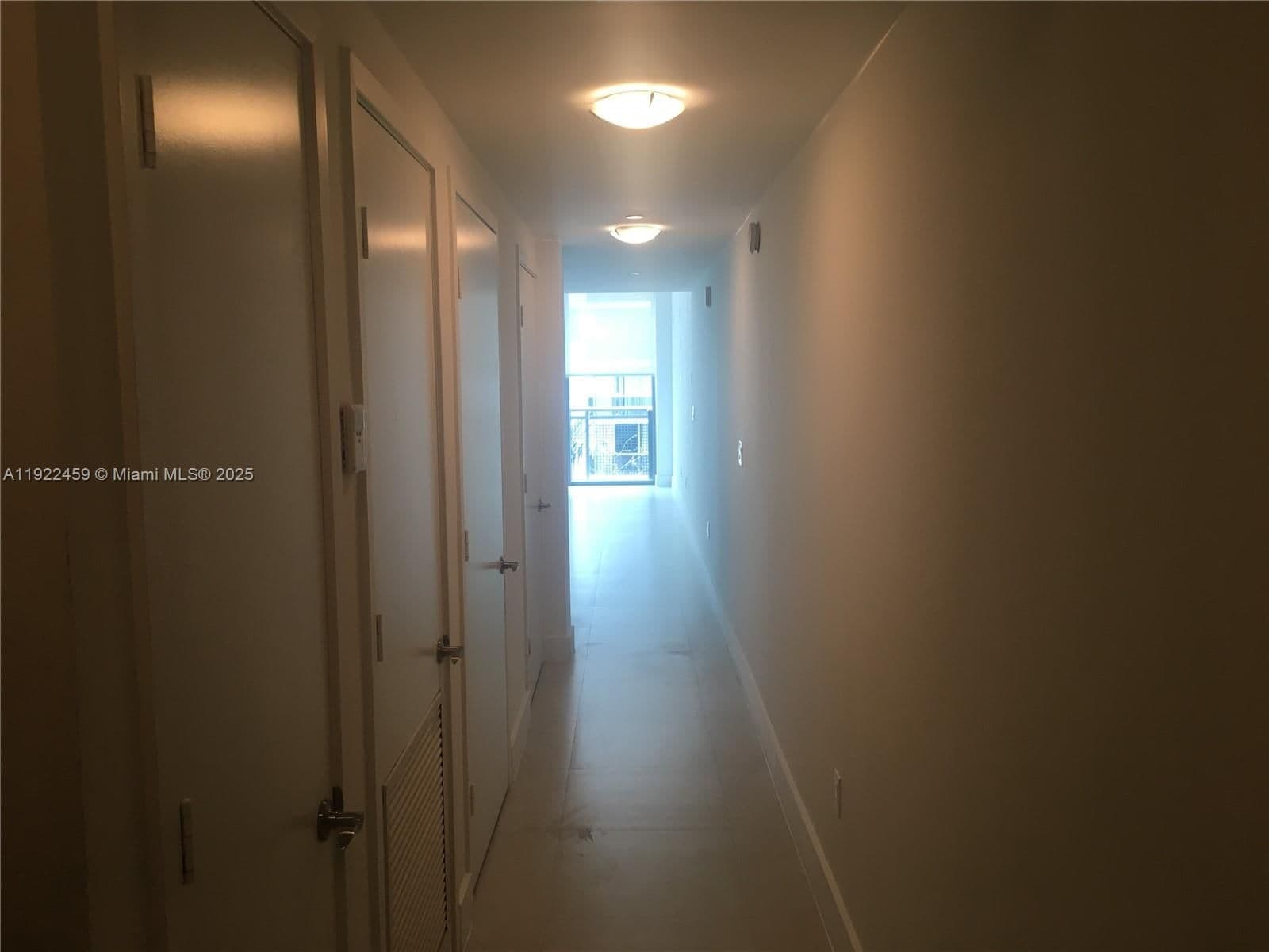 1-bedroom Condo — 6000 Collins Ave #521, Miami Beach, FL 33140