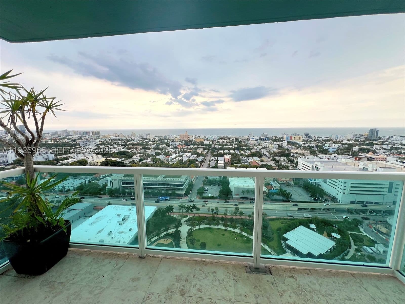 2+1 Condo — 650 West Ave #2804, Miami Beach, FL 33139