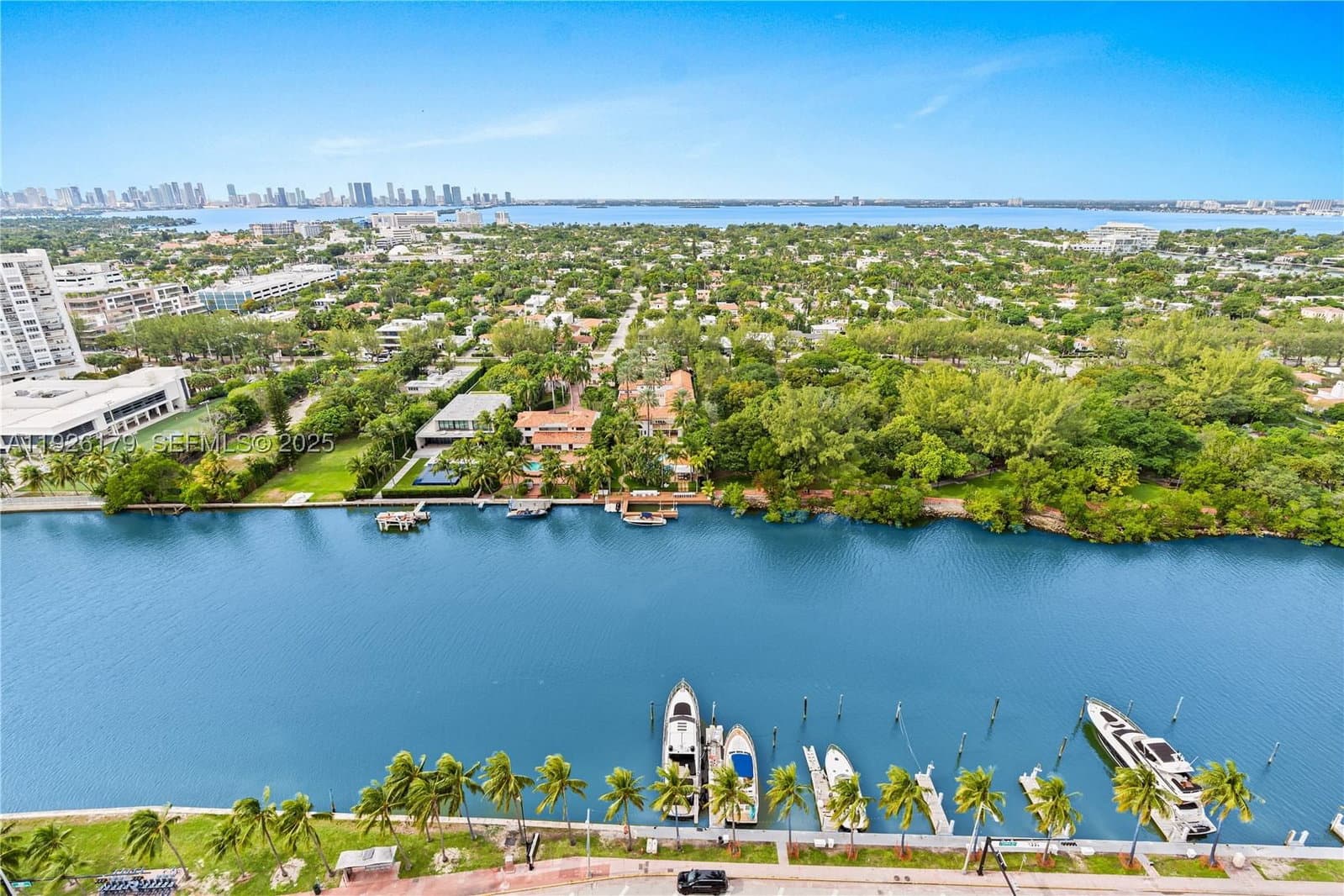 Condo — 4401 Collins Ave #2517, Miami Beach, FL 33140
