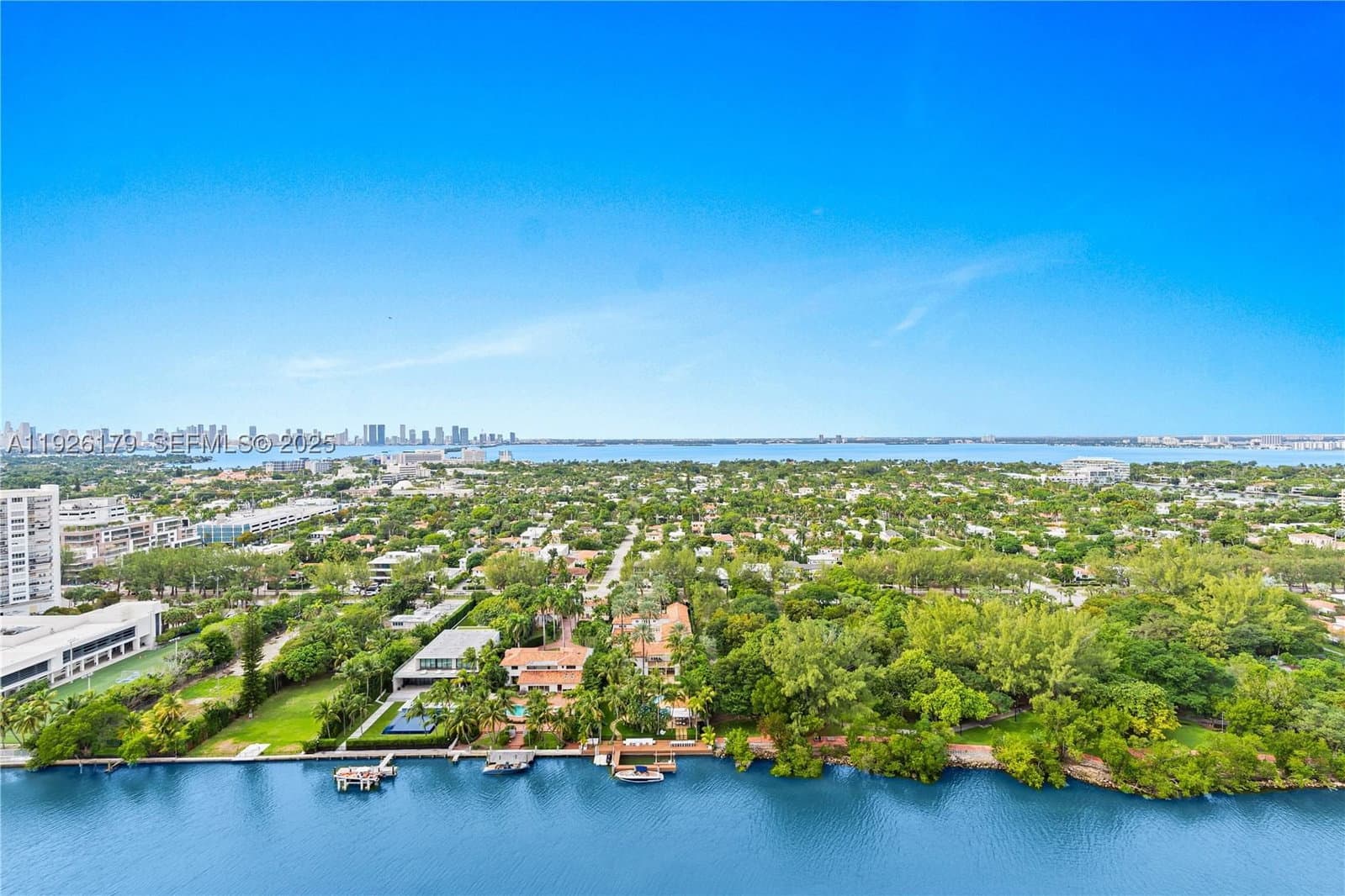 Condo — 4401 Collins Ave #2517, Miami Beach, FL 33140
