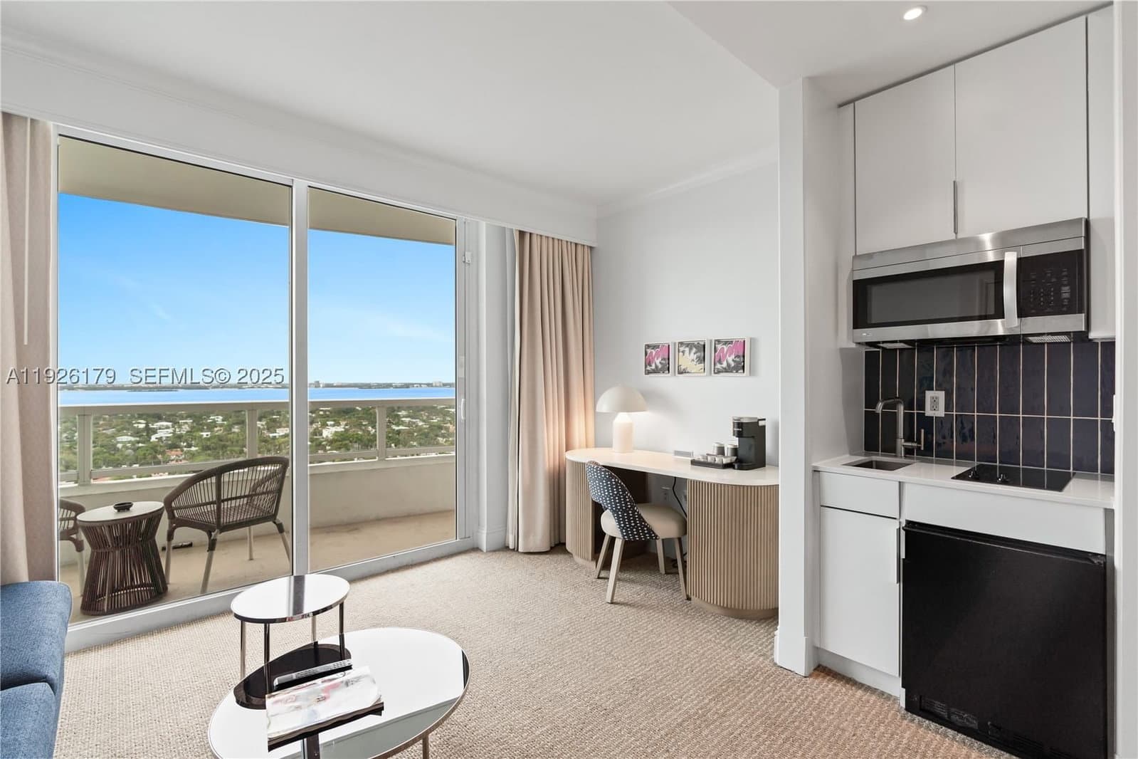 Condo — 4401 Collins Ave #2517, Miami Beach, FL 33140