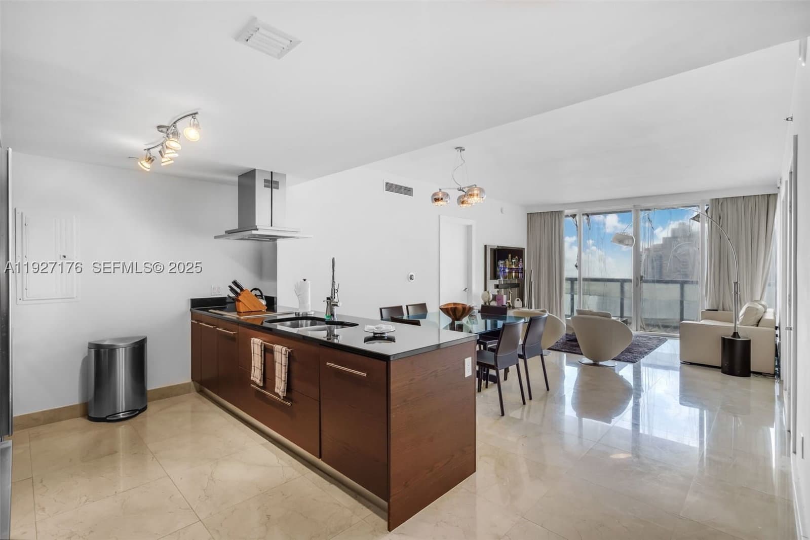 2-bedroom Condo — 495 Brickell Ave #2405, Miami, FL 33131