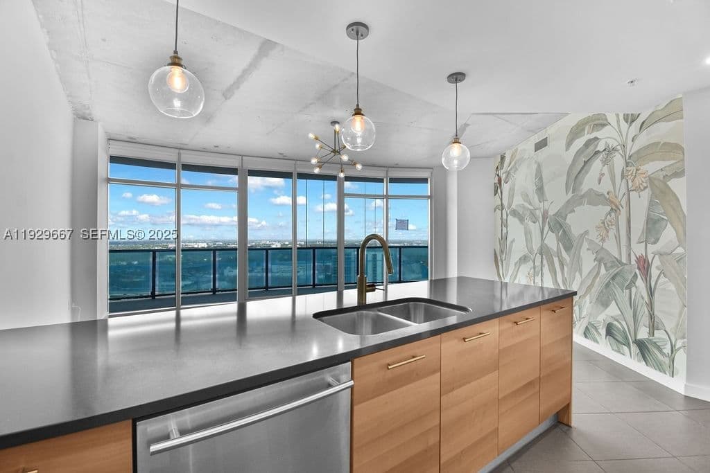 2+1 Condo — 3301 1st Ave #H2509, Miami, FL 33137