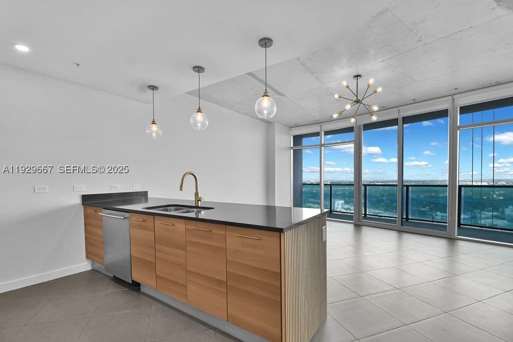 2+1 Condo — 3301 1st Ave #H2509, Miami, FL 33137
