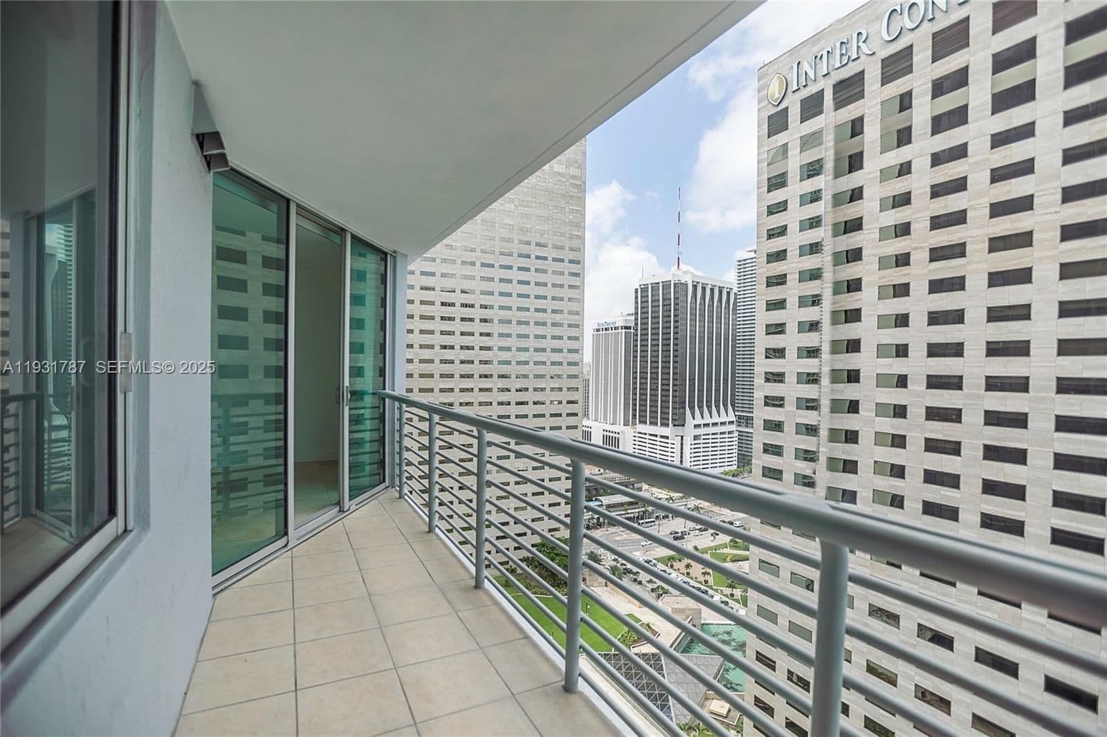 1+1 Condo — 335 Biscayne Blvd #2710, Miami, FL 33131