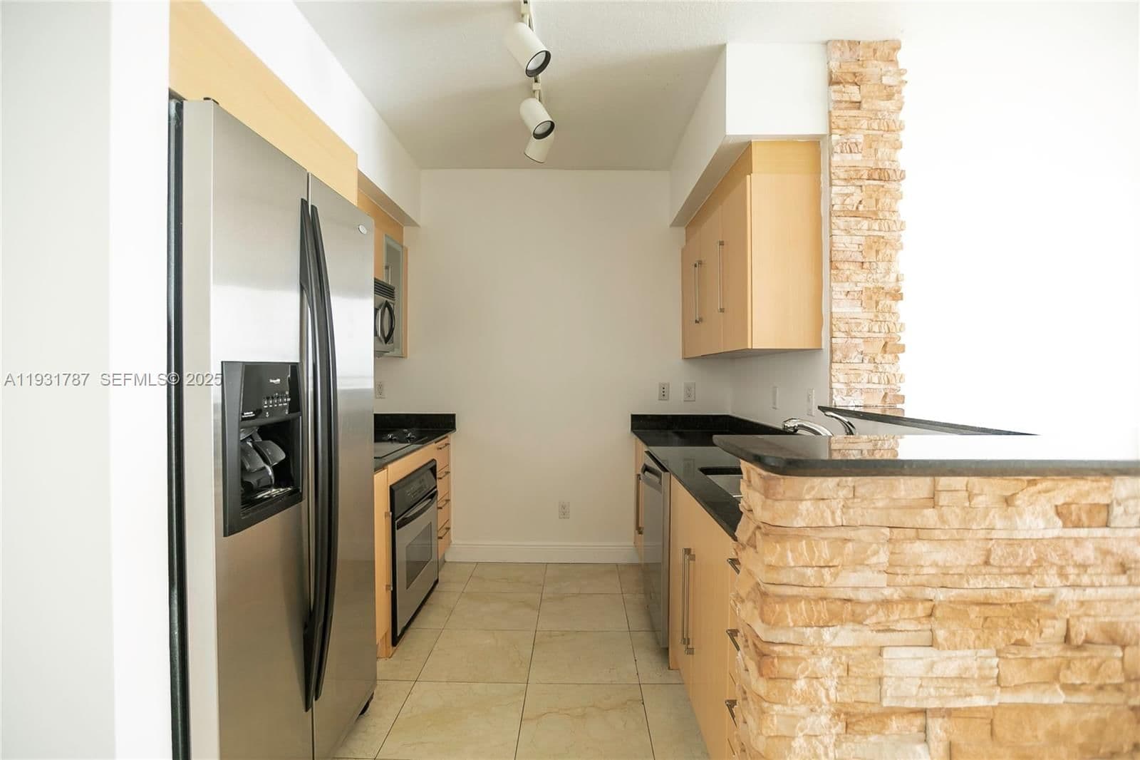 1+1 Condo — 335 Biscayne Blvd #2710, Miami, FL 33131