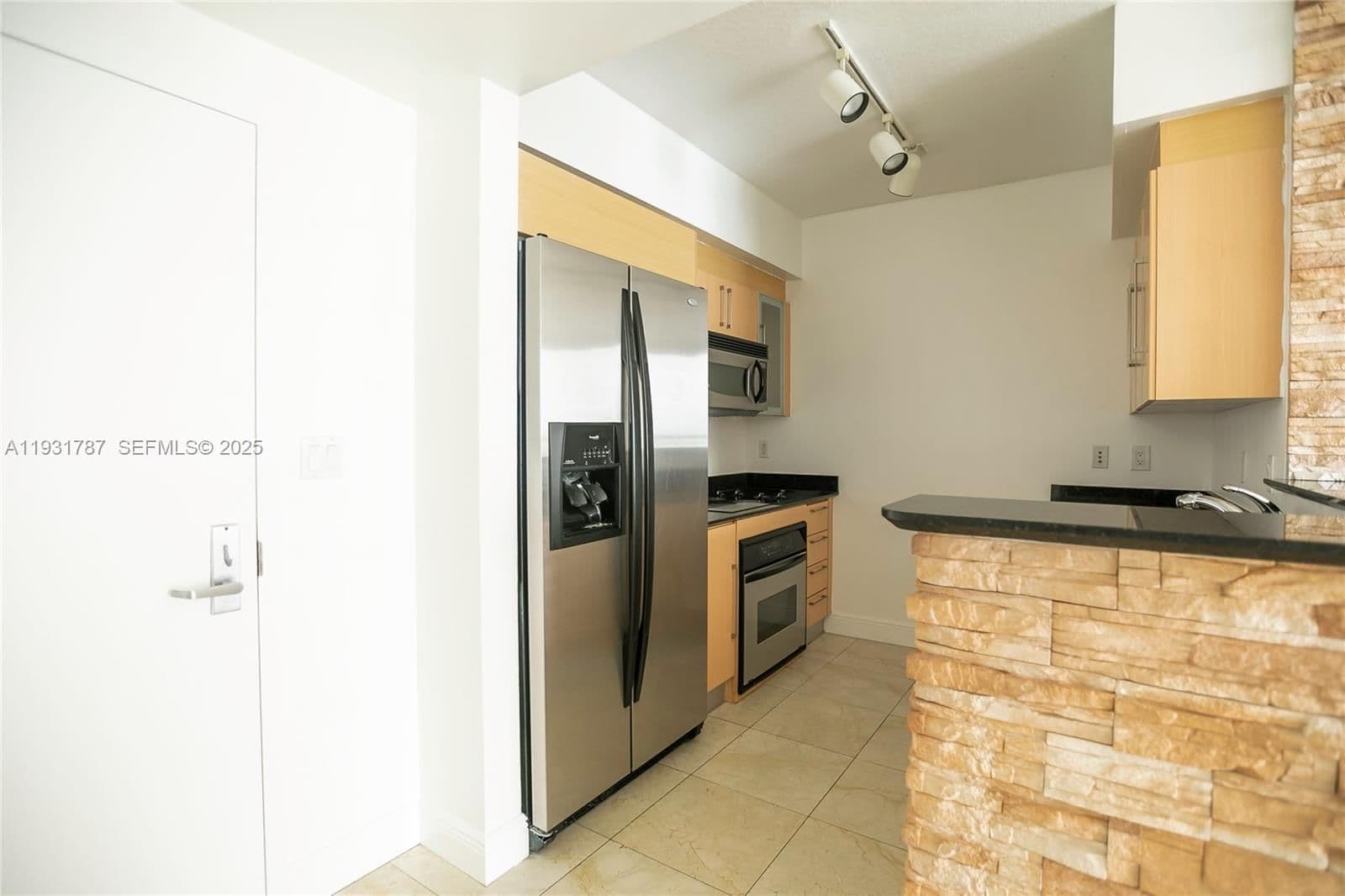 1+1 Condo — 335 Biscayne Blvd #2710, Miami, FL 33131