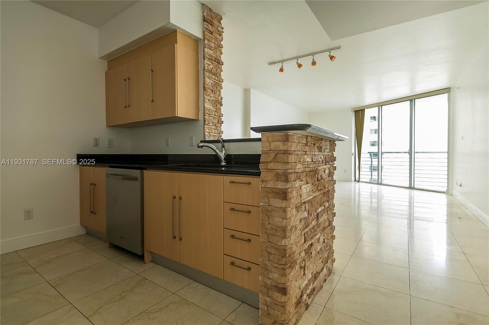 1+1 Condo — 335 Biscayne Blvd #2710, Miami, FL 33131