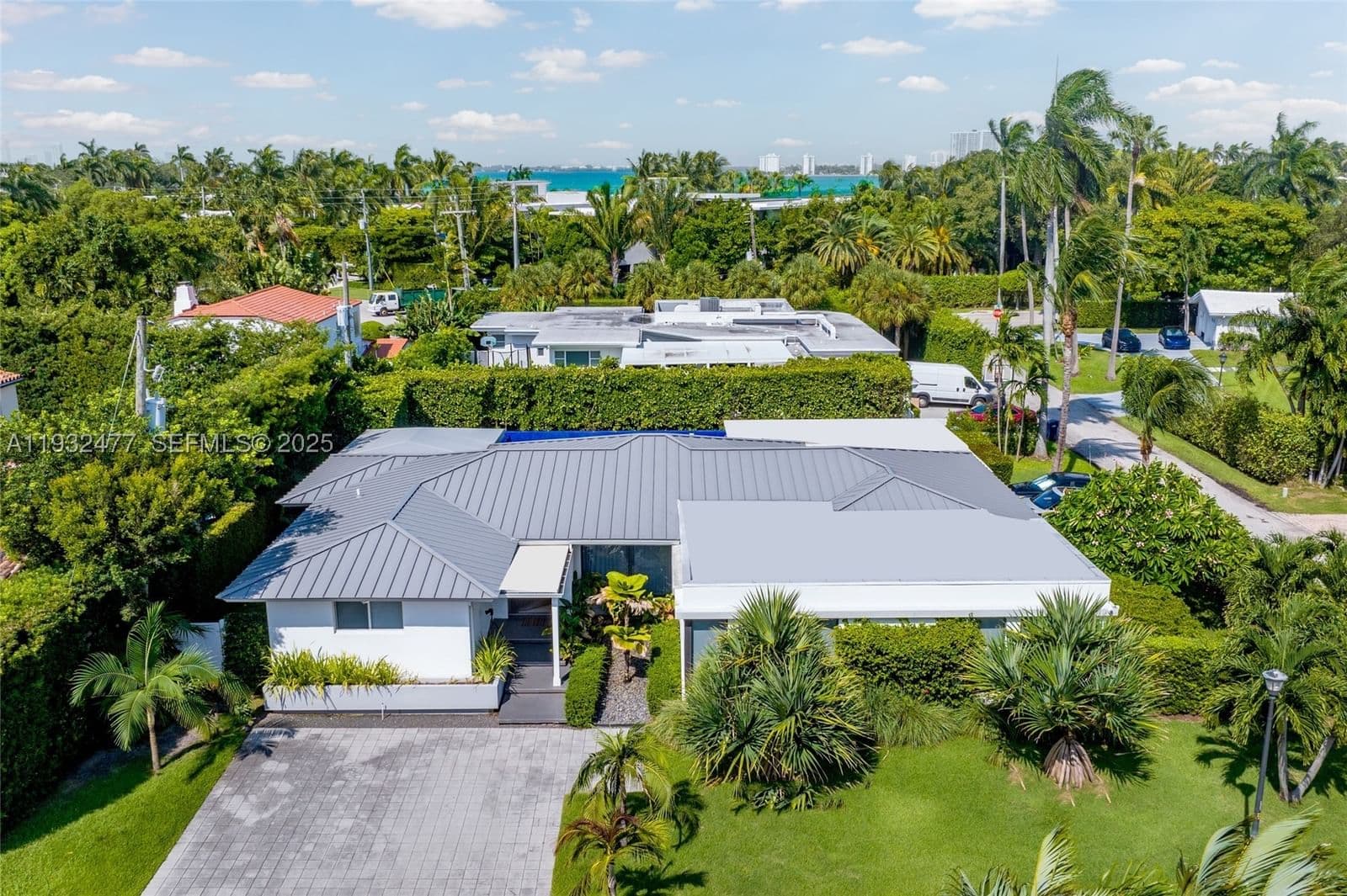 5+1 Müstakil ev — 6420 Pinetree Drive Cir, Miami Beach, FL 33141