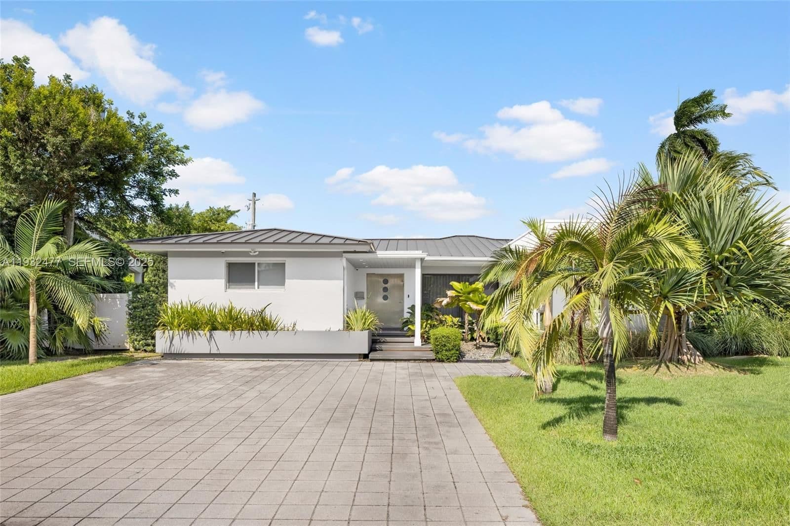 5+1 Müstakil ev — 6420 Pinetree Drive Cir, Miami Beach, FL 33141