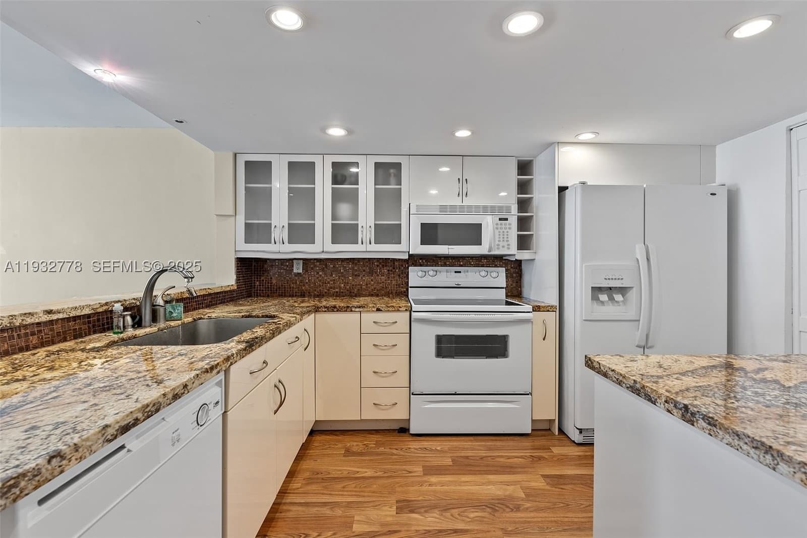 1+1 Condo — 555 15th St #14G, Miami, FL 33132