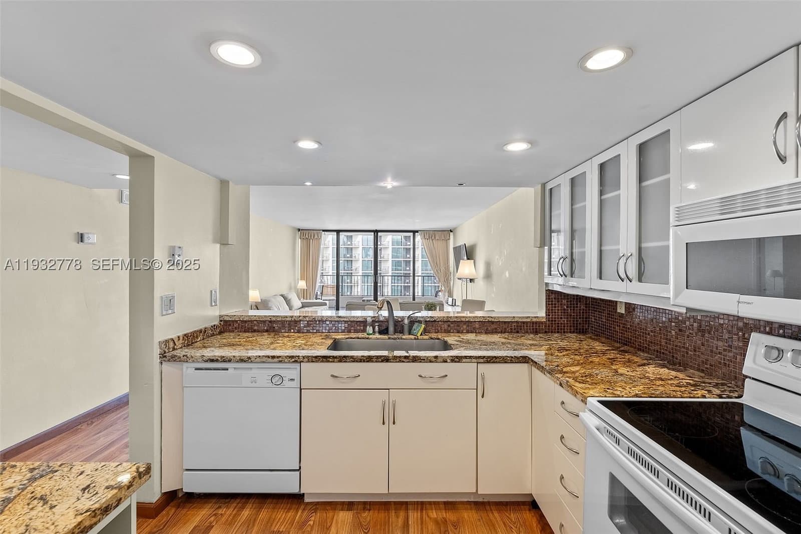 1+1 Condo — 555 15th St #14G, Miami, FL 33132