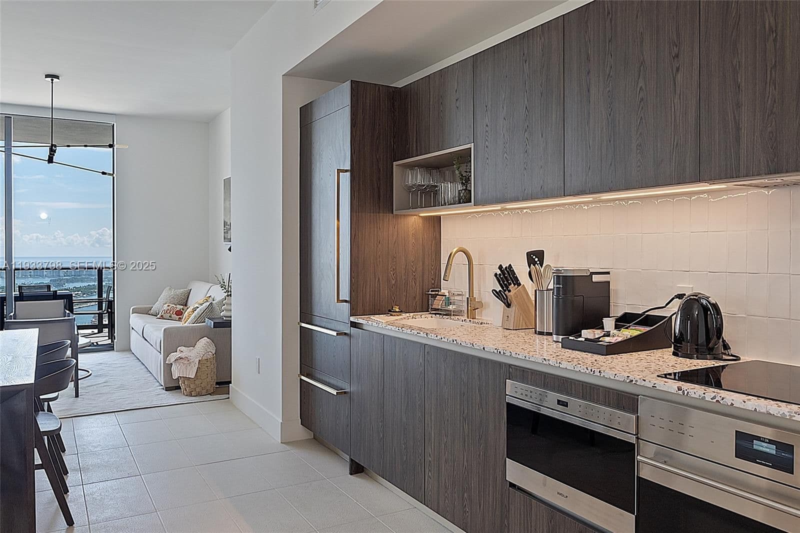 3-bedroom Condo — 159 6th St #5015, Miami, FL 33132