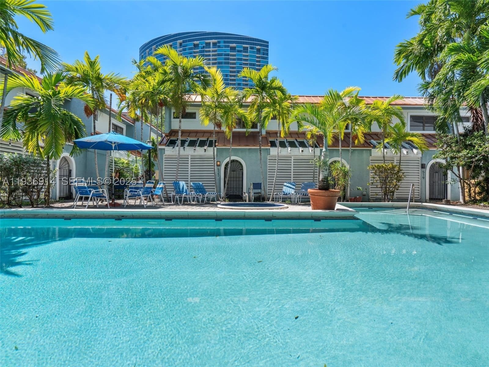 2-bedroom Townhouse — 523 38th St #6, Miami, FL 33137