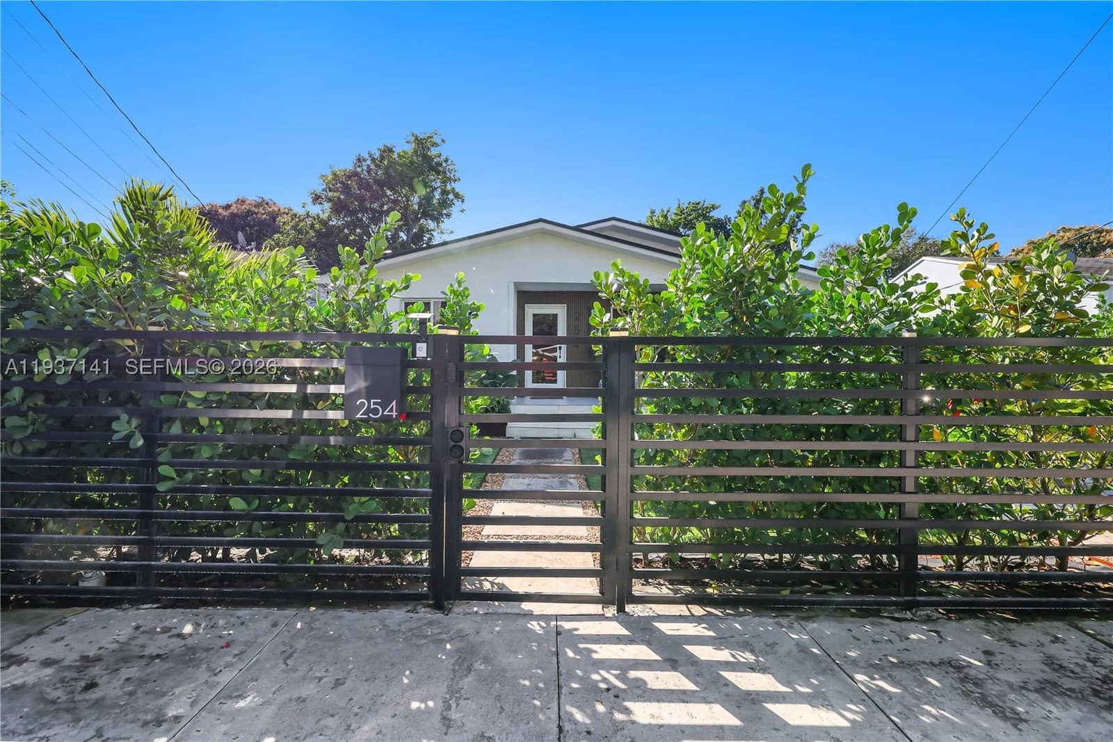 3+1 Müstakil ev — 254 43rd St, Miami, FL 33127