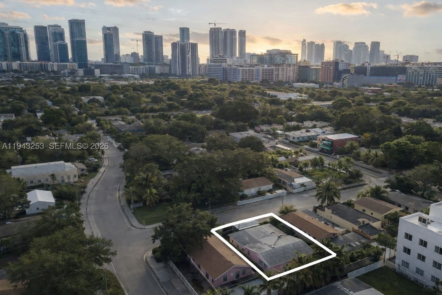 Dubleks — 3240 3rd Ave, Miami, FL 33127