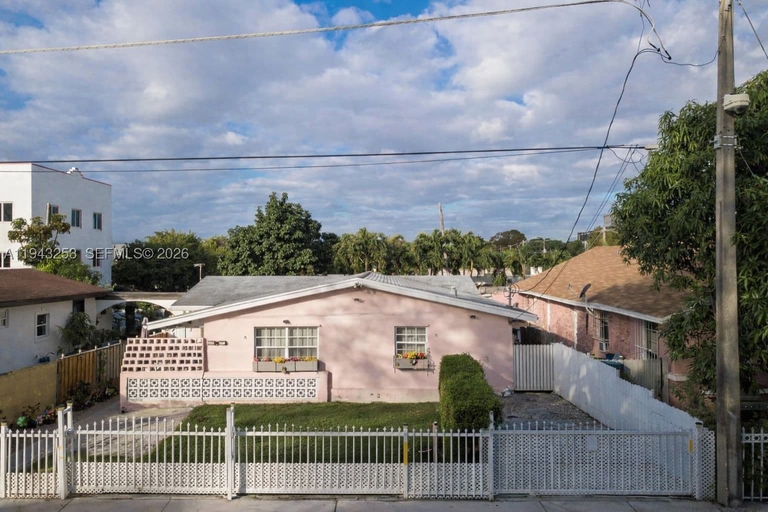 Dubleks — 3240 3rd Ave, Miami, FL 33127