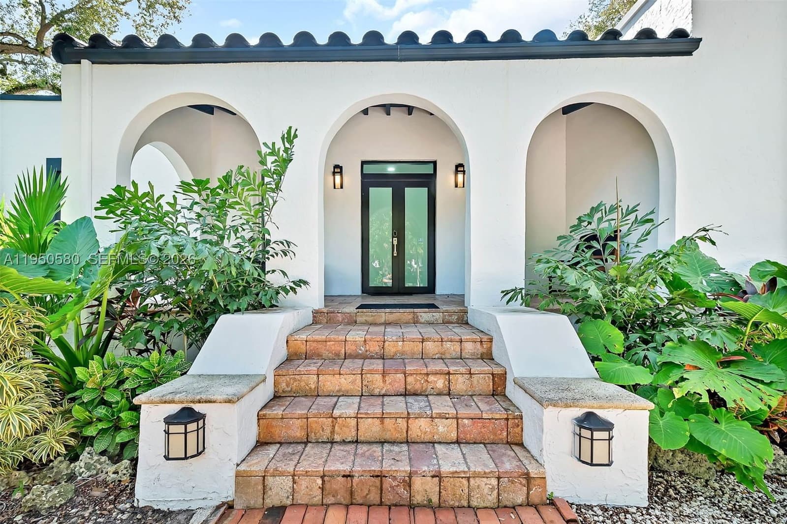 4+1 Müstakil ev — 1702 Espanola Dr, Miami, FL 33133