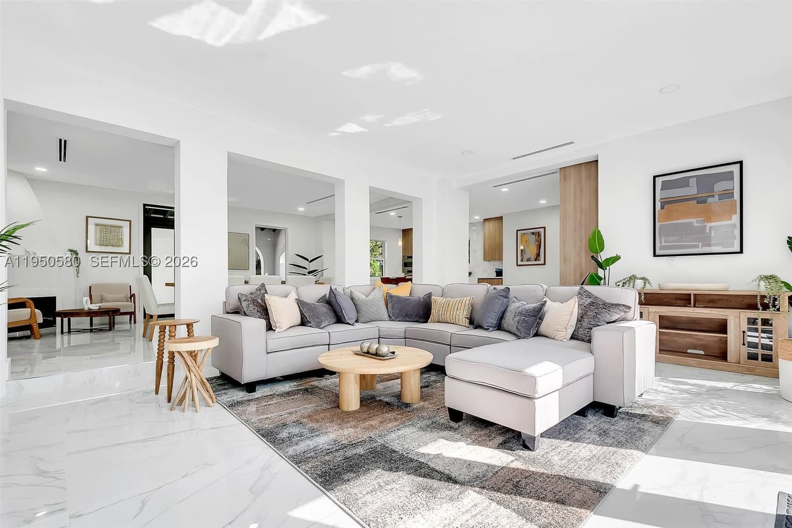 4+1 Müstakil ev — 1702 Espanola Dr, Miami, FL 33133