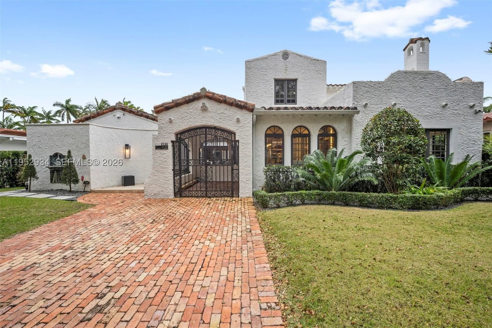 4+1 Müstakil ev — 1236 Obispo Ave, Coral Gables, FL 33134