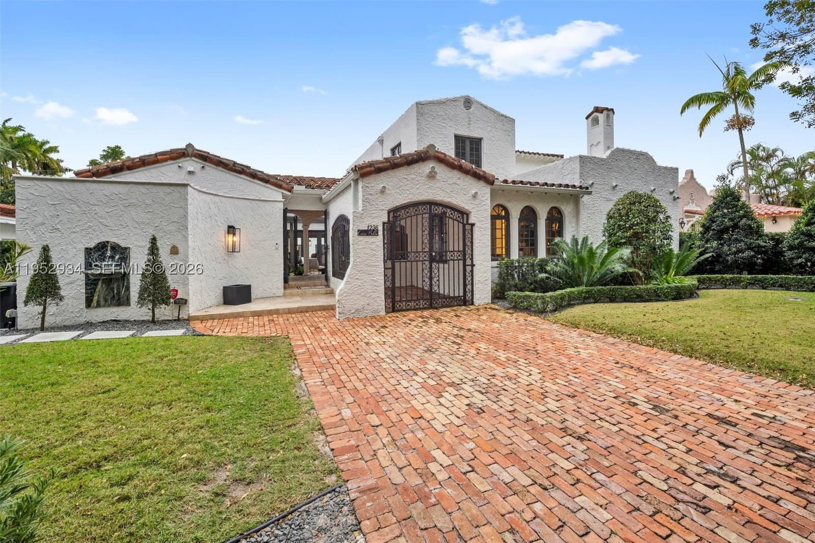 4+1 Müstakil ev — 1236 Obispo Ave, Coral Gables, FL 33134