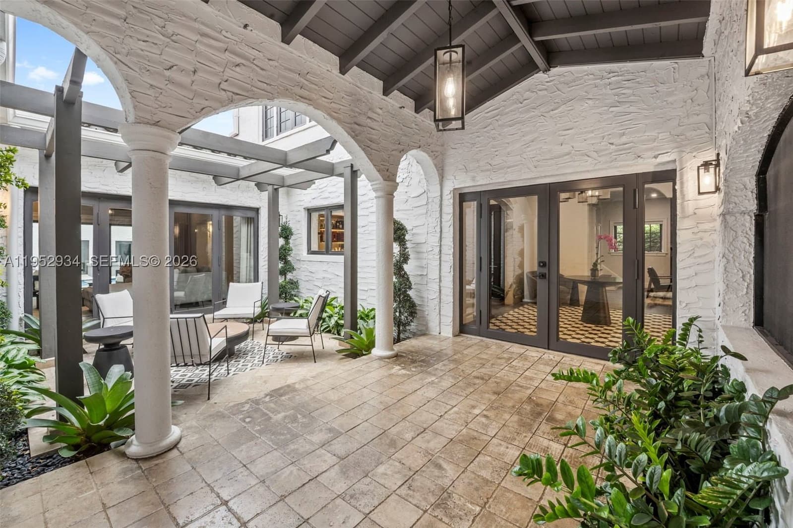 4+1 Müstakil ev — 1236 Obispo Ave, Coral Gables, FL 33134